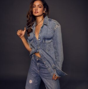 Shanvi Srivastava Instagram - Never out of fashion! 
.
.
.
📸 @saarthparab 
MUAH @dynamitepikachu 
@ichhaabrol_ 
#shanvisrivastava #shanvisri #denim #love #classic #fashion #mumbai