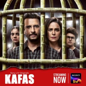 Sharman Joshi Instagram - A family trapped in the dilemma between morality and money!💷🤐

#Kafas streaming now on Sony LIV.

#KafasOnSonyLIV

@sonylivindia @sonylivinternational @applausesocial @madibaent @sameern @segaldeepak @sahil_insta_sangha @sharmanjoshi @monajsingh @vivanbhathena_official @jhangianipreeti @mikail.gandhi @singhtejasvi #ZarinaWahab @castingchhabra @karandontsharma @garg.prasoon @rapra_02 @shreyakarunakaram @devnidhib @001danishkhan @amansrivas @saugatam