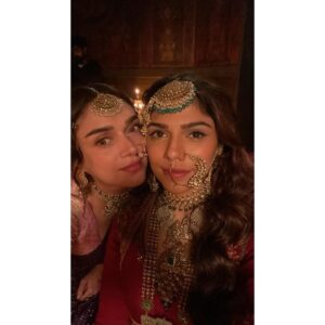 Sharmin Segal Instagram - #heeramandi BTS! Soo many memories made in the last 3 years! It is impossible to fit it all into one post! So many people that have been so supportive and kind. Thank you to everyone that was a part of this very special project love youu all! ❤️

1 2: Pizza is the best food. 🍕 @aslisona 

3: Farida ma’am always rocking 🤘🏽 

4. Sisterhood ❤️ @aditiraohydari 

5. Motherhood ❤️ @m_koirala 

6. The best person I know 👯‍♀️ @segalsimran 

7. Music is essential 🎶 

8. Rani 🐶 the Best Heera Puppy 

9. Once a costume AD, always a costume AD 😋

10. Fida fan for life!! @fardeenfkhan 😍 @hemachoudharyy