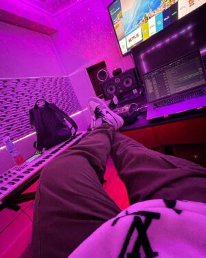 Sharo Torres Instagram - Buenas noches 💡
