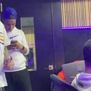 Sharo Torres Instagram - Un disco para la historia con experiencias vividas para siempre. 🔥🔥🔥 que viva el arte pero sobre todo el talento y la humildad genuina. Aqui les dejo diferentes etapas que vivimos en el disco. 😂😂😂 #la167