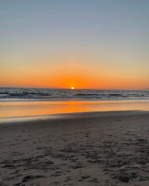 Sharon Bialy Instagram - Nothing like a sunset on a quiet beach in the middle of a city . North Santa Monica in the fall.