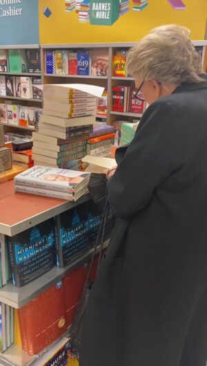 Sharon Gless Instagram - Stopped by Barnes & Noble on 5th Ave. to sign my new book! Simon & Schuster #apparentlytheirwerecomplaints