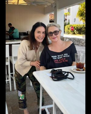 Sharon Gless Instagram - I just spent the nicest most fun afternoon on Fisher Island with my new best friend, Lois Robbins from The LoDown.