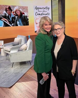 Sharon Gless Instagram - Got to meet the beautiful @deidrehall_official of @nbcdays Days of our Lives on @accesshollywood at Universal Studios Hollywood. My best friend @dawnlafreeda  is jealous! 
@simonbooks @simonandschuster  #apparentlytherewerecomplaints