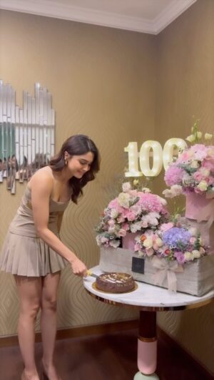 Sharvari Wagh Instagram - Firsts are always special 🥰✨ Eeeepppp! 
Thank you for making our film #Munjya reach this milestone! And thank you to my most adorable fans & team for putting the cutest surprise up for me today!! I’m so so so touched 🥹 Feeling extremely grateful ❤️
#100crMunjyalove