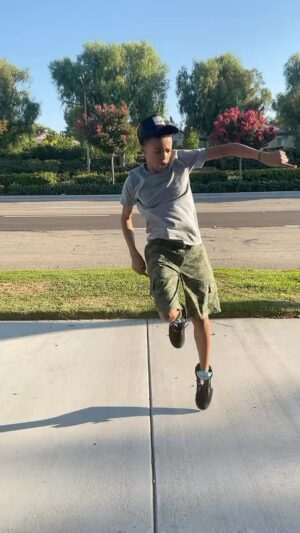 Shaun Dixon Instagram - Good vibes!! 
Love this dance by @dance12neptune 
#shaundixon #dance #actor #vibes #nike