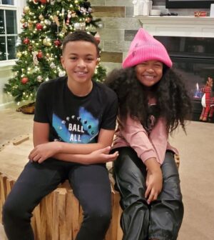 Shaun Dixon Instagram - Celebrating with family and friends @iambrookemonroe watch party for her feature film, so proud of her 🥳🎊. Watch out world! 💫 #soulsanta #funtimes #proudmoments #childactors

#dharmannfam #dharmannactors #explore