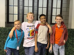 Shaun Dixon Instagram - The fellas, had a great time with them. 🙌🏼Can’t wait for the next one. @brendanslife @kaidoleeroberts @connor_william_barrett 
#dharmannfam #dharmannactors #kidactors