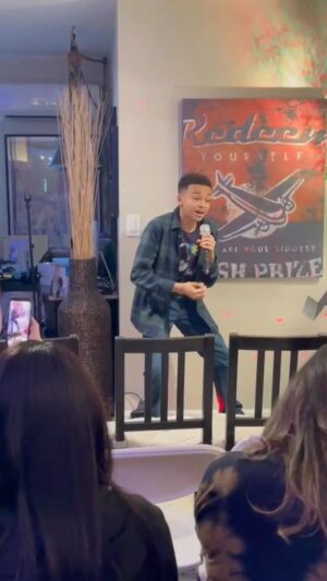 Shaun Dixon Instagram - Enjoyed Open Mic!

#shaundixon #singing #openmic #candyrain 

Song by: So For Real- Candy Rain