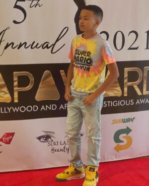 Shaun Dixon Instagram - Looking into 2022. Wishing everyone the best. Peace, love, and blessings. Positive vibes only😉. #happynewyear 🎉🎉🎊🎊

#happyholidays #2022 #letsbegreattogether #welcome2022 #dharmannfam #dharmannactors #shaundixon #exploremore #childactor #nike #jordans