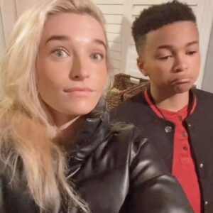 Shaun Dixon Instagram - Why is it so difficult to teach @sarahmoliski how to dance🤣😂🤦🏽‍♂️😭#shaundixon #sarahmoliski #dharmannfam #dance