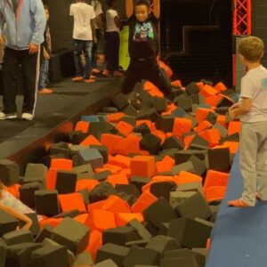Shaun Dixon Instagram - Hey guys, having fun with family and friends @its_haileysworld @hope_skippp at Skyzone! Okay so we forgot some of the dance moves on the TikTok but we improvised 😂. 

  #funtimes #tiktokdance #laugh #funny #dharmannfamily #dharmannactors #explore
