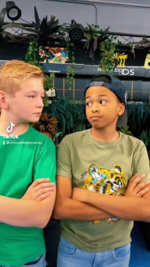 Shaun Dixon Instagram - We captured the GRINCH! @kaidoleeroberts @nicktoontime @kaydentokarski @jacobchildressla.  #dharmannfam #dharmannstudios #shaundixon #nike #target #kidactors #grinch #actors