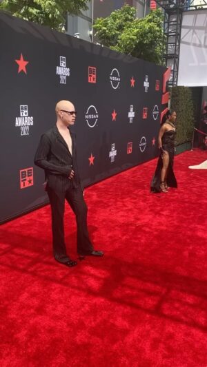 Shaun Ross Instagram - @betawards 

I’m
Wearing @noidofficial 

Shoes @avavav 
Grills & rings @alligatorjesus 
Shades @gentlemonster