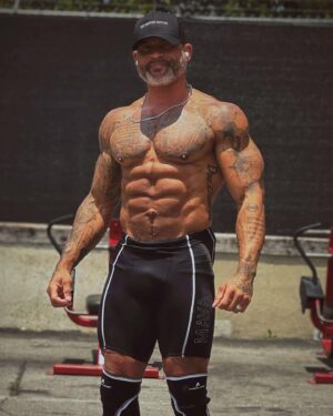 Shaun T Instagram - 🪣 📝 I am officially a bodybuilder. Today was a monumental day for me. Being able to workout at the famous @goldsgym.venice and being 7.5 weeks from my first attempt at snagging my pro-card was just super cool!  #bodybuilding