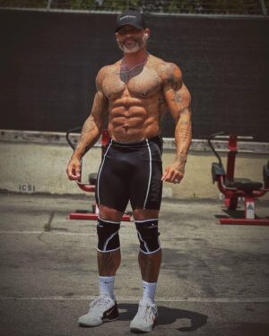 Shaun T Instagram - 🪣 📝 I am officially a bodybuilder. Today was a monumental day for me. Being able to workout at the famous @goldsgym.venice and being 7.5 weeks from my first attempt at snagging my pro-card was just super cool!  #bodybuilding