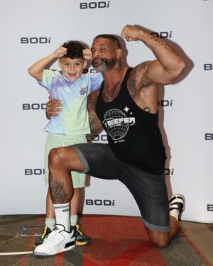 Shaun T Instagram - 🤯Who knew that 20yrs ago when I was introduced to @bodi I would one day be flexing with my son at their biggest event of the year? 🥰 And that made me think of how I am so thankful for the countless number of you that I have been honored to flex with throughout the time I have been partnering with @bodi . ➡️Keep DIGGING DEEPER YALL, no matter what 💪🏽 and LOVE YOUR BODY during the process.♥️ Lastly, it’s never about my newest program or the next program- ITS ABOUT YOU CHOOSING TO DO WHATS GOING TO HELP YOU STAY COMMITTED. 🙏🏽
#staythecourse