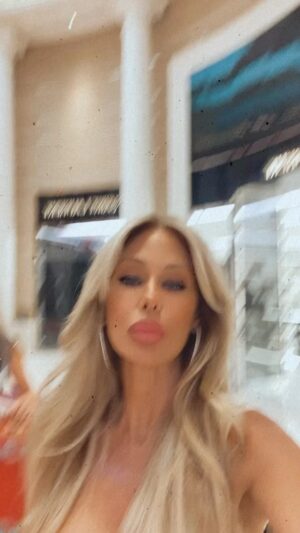 Shauna Sand Instagram - What happens in Vegas stays in Vegas 🔥 unless you join my VIP you can see it ALL 💥 click the link in my bio #only #fans #vip