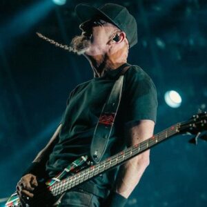 Shavo Odadjian Instagram - Someone caption this photo now please. 📸 @steve_rose at @sicknewworld . 
.
.
.
.
#systemofadown #sicknewworld