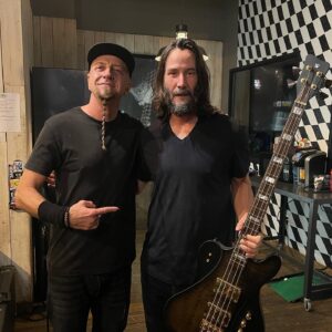 Shavo Odadjian Instagram - Met with this legend the other night and watched his band  @dogstarband rock out.  Their new album drops in October. Make sure to check it out. 
We Had a great night! Thank you @norrisactual for everything. So great hanging and catching up. See you soon brother. 

P.s. Hope you love the bass my man. 
.
.
.
.
#bassbro #dogstar #systemofadown #bassplayers #keanureeves #johnwick #matrix
