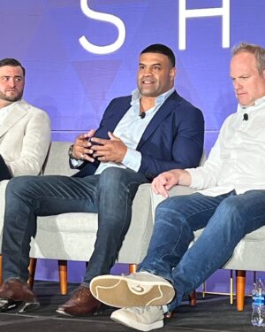 Shawne Merriman Instagram - Saying something important about @lightsoutsportstv #streaming