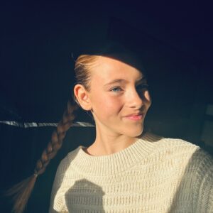 Shaylee Mansfield Instagram - Freshman ✅ Homecoming court, dressing up as Alvin the 🐿️, first homecoming dance, a forever cheer girl (where’s the Pom Poms emoji?!?), winning the National Deaf cheerleading championship, being honored as one of the Rising actors at SignLight Film Festival, and so many more! Friends, pranks, games, and memories. 🦅💙
