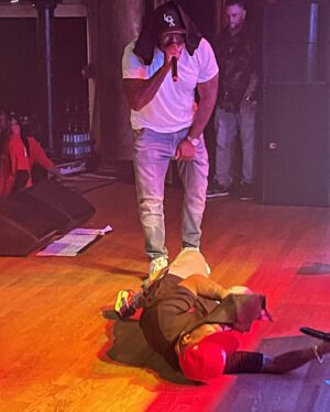 Sheek Louch Instagram - I forgot what happened that was so funny … lol but my brother @stylesp couldn’t help it , on the floor dying laughing at a (SOLD OUT) show 🤦🏿‍♂️😩😩😩 #ENJOYWHATYOUDO #LOX #TRINITY @thelox 🦍🦍🦍