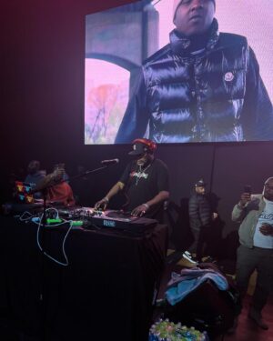 Sheek Louch Instagram - Last night was dope 🔥🔥🔥 thanks for having us (providence RI) y’all energy is incredible 💯💯💯 @thelox  @technicianthedj  @tonymoxberg  @snyplifedblock @freekeyyayo #LOX #DBLOCK #HIPHOP