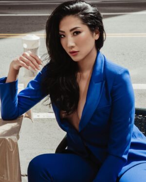 Sheena Sakai Instagram - I’m back and eaaaating. Thank you 🤙🏻 photographed by @sheriangeles  MUA/Hair by @ghost_artistry_ hair color/cut by @beautybywinn