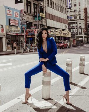 Sheena Sakai Instagram - I’m back and eaaaating. Thank you 🤙🏻 photographed by @sheriangeles  MUA/Hair by @ghost_artistry_ hair color/cut by @beautybywinn