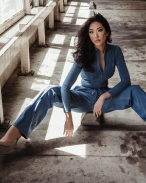 Sheena Sakai Instagram - I’m back and eaaaating. Thank you 🤙🏻 photographed by @sheriangeles  MUA/Hair by @ghost_artistry_ hair color/cut by @beautybywinn