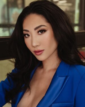 Sheena Sakai Instagram - I’m back and eaaaating. Thank you 🤙🏻 photographed by @sheriangeles  MUA/Hair by @ghost_artistry_ hair color/cut by @beautybywinn