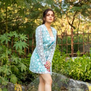 Sheena Shahabadi Instagram - Look straight into my eyes and then lie. 
Outfit by :@kailayabykanika
#nature 
#model 
#greenery 
#tbt