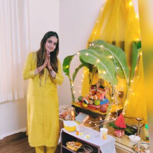 Sheena Shahabadi Instagram - Ganpati Bappa morya 🙏. 
Outfit by :@hivalifestyles and aroma sticks and incense cones by:@nirmalaya