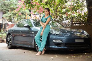 Sheena Shahabadi Instagram - I dress up like no Cinderella honey…..
Outfit: @younglings_india  photographer @nishanttiwariphotography #seagreen  #sheenashahabadi  #daiyyadaiyya  #sunilshetty  #streetphotography  #viralpost