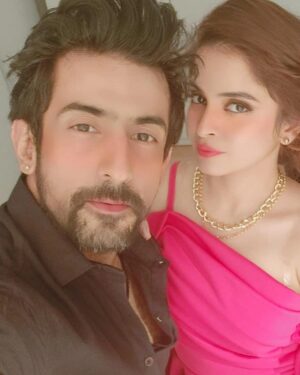 Sheena Shahabadi Instagram - When crazy meet craziness....
I know it's a cute pic 
@actoraslamkhanwow 
#bff