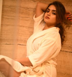 Sheena Shahabadi Instagram - ⚠️‼️ Warning be careful you might fall in love with me.
