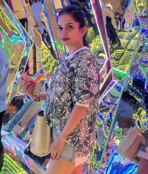 Sheena Shahabadi Instagram - Happy Birthday to me. 🎂🎉 🧿 
#princess 
#birthdaygl