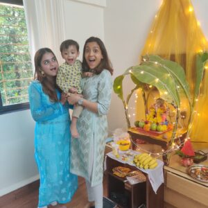 Sheena Shahabadi Instagram - My family came to my place may god bless them my fav couple indeed @ruslaanmumtaz @niralirm @rayaanmumtaz 🙏 may Bappa shower his blessings on all of us love u my 3 cuties. Ganpati Bappa morya 🙏 #vignaharta#actors#influencers#ganpatidecoration#fahionblogger#happiness#friensdsforever❤️👭#cutiepie#influencer#instagood#ruslaanmumtaz#tereesang#