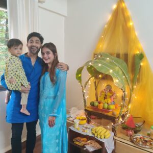 Sheena Shahabadi Instagram - My family came to my place may god bless them my fav couple indeed @ruslaanmumtaz @niralirm @rayaanmumtaz 🙏 may Bappa shower his blessings on all of us love u my 3 cuties. Ganpati Bappa morya 🙏 #vignaharta#actors#influencers#ganpatidecoration#fahionblogger#happiness#friensdsforever❤️👭#cutiepie#influencer#instagood#ruslaanmumtaz#tereesang#