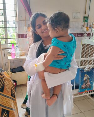 Sheetal Patra Instagram - Wishing & honouring all the heroes without capes, “The healing hands & caring hearts”, a very Happy Doctors’ Day!! 🩺
As a medico, I see firsthand the challenges and sacrifices our mentors make. Their empathy and dedication inspire us to carry on this noble journey. 🩺❤️ 
#doctorsDay #futureDoctor #mbbsstudent

Ps: pedia ward scenes! 👶