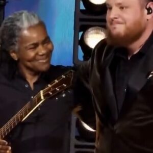 Sheetal Sheth Instagram - These two. Pure talent on display. 🙌🏽✨

My fave part of the Grammys. Tracy Chapman has always been one of my fave artists and to hear @lukecombs honor her and shine on her and give her all the love and respect she so deserves melts my heart. 

Music knows no boundaries and this exemplifies that power. Also, listening to them together makes me feel a little better about the world. 🙏🏽

Did y’all watch? What was your favorite part? 

#grammys #tracychapman #music