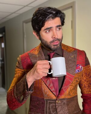 Sheheryar Munawar Siddiqui Instagram - #ippawards - thank you for the love Manchester. @ippaawardsdigital 

Thank you @ahmedbhamofficial for the lovely custom made suit. 

stylist @raoalikhan 
hair @makeupbyridak 
makeup @maariyahxhassan