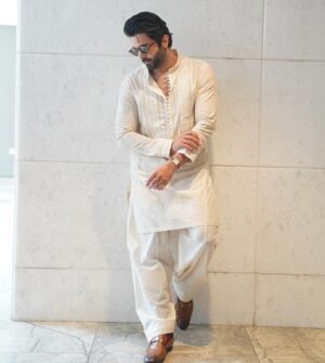 Sheheryar Munawar Siddiqui Instagram - walking into lahore promotions like …

#terimerikahaniyaan realeases this eid in a cinema near you. 

@mehwishhayatofficial 
@raoalikhan 
@mohsin.naveed.ranjha 
@imtiazali536