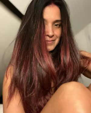 Shelley Conn Instagram - Pink!! Loving your work @judy_butcherssalon 💝🙏🏽