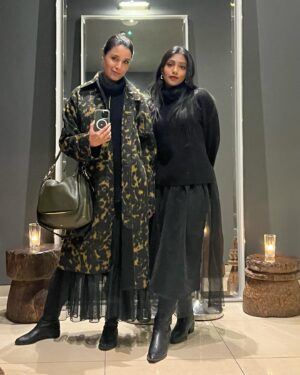 Shelley Conn Instagram - Wonderful night at the ballet with @charithra17. CC and I arrived in virtually identical outfits !unplanned! so I kept my coat on. Thank you to @englishnationalballet. Spectacular
#giselle ✨🩰