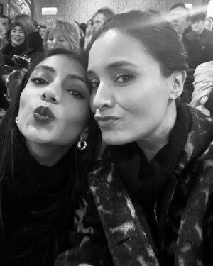 Shelley Conn Instagram - Wonderful night at the ballet with @charithra17. CC and I arrived in virtually identical outfits !unplanned! so I kept my coat on. Thank you to @englishnationalballet. Spectacular
#giselle ✨🩰