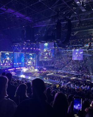 Shelley Conn Instagram - Still trying to process what I was present for last night. Since childhood I’ve felt, as many of us undoubtedly do, as though there is a direct line of energy between myself and @madonna and oh boy did she tap into this last night. On point professionalism and unwavering show(wo)manship made for a spectacle that was true Madonna. A Celebration in so many ways. All hail ⚡️✨🧨#madonna #celebration #lifelongfan