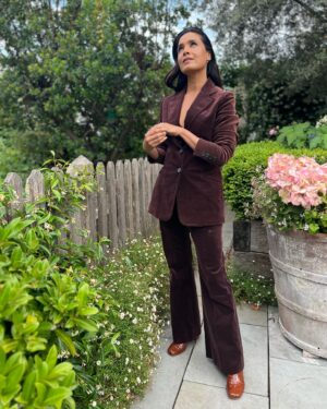 Shelley Conn Instagram - Not every day is like today
Ineffable press junket for @goodomensprime Season 2

Love splash to my craaaazy talented glam team @jessie_hmua @alainpichonhair and @bethfenton_

Thanks to @foundandvision for the pristine suit, vintage Tom Ford for Gucci, @terrydehavilland for the coolest boots and jewellery from @hannah_____martin, vintage Christian Dior bra from stylist @bethfenton_ archive 

Can’t wait for you all to see this season!!! It really is a treat.
Much respect to @neilhimself

#vintage